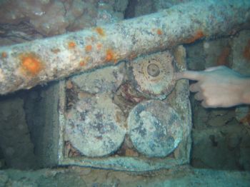 Ammo dated 1929 on board of Thistlegorm by Thijs Friederich 